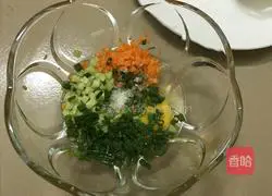 Illustration of how to make egg rice pancakes 3