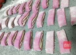 Illustration of how to make dragon fruit flower rolls 8 