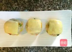 Illustration of how to make cheese cherry blossom rice balls 8