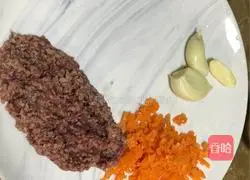 Illustration of how to make baby food supplement (carrot and beef porridge) 1