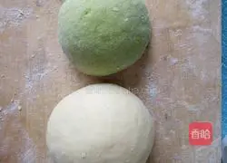 Illustration of how to make two-color hair cake 2