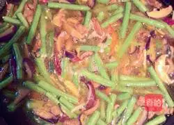 Illustration of how to make braised noodles with mushrooms and beans 9