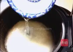 Illustration of how to make peanut braised rice 7