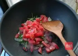 Illustration of how to make tomato rice noodles 8