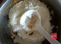 Illustration of how to make Pumpkin Candied Date Cake 2