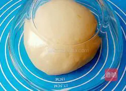 Illustration of how to make milk-flavored flower rolls 3