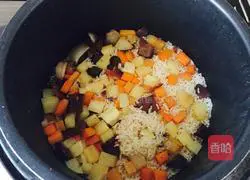 Illustration of how to make bacon braised rice 8