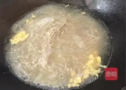 Illustration of how to make egg rice noodles 5