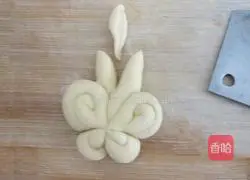 Illustration of how to make butterfly flower rolls 15