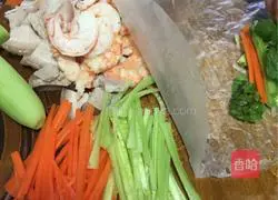 Illustration of Vietnamese shrimp spring rolls 2