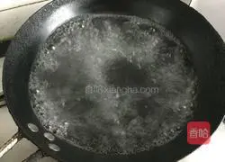 Illustration of how to make scallops, three fresh chives box 5