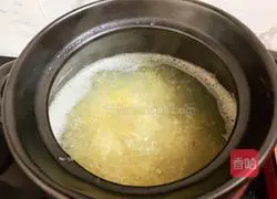 Illustration of how to make millet red medicine porridge 6