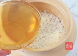 Illustration of how to make sausage clay pot rice 6