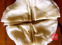 Illustration of how to make spring rolls (a delicacy during the Qingming Festival in southern Fujian) 5