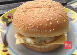 Illustration of how to make pork fillet and egg burger 5