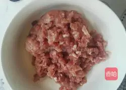 Illustration of how to make fresh meat pot stickers 2