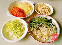 Illustration of how to make vegetable pancakes 1