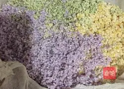 Illustration of how to make colorful glutinous rice balls 1