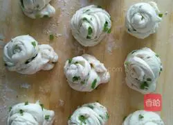 Milk-flavored flower roll recipe 5