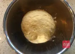 Illustration of how to make two-color flower rolls 6