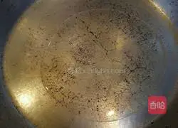 Illustration of how to make pot stickers stuffed with pork and chives 12