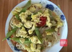 Illustration of how to make celery and egg braised noodles 8