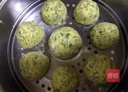 Illustration of how to make shepherd’s purse and corn flour steamed buns 7 