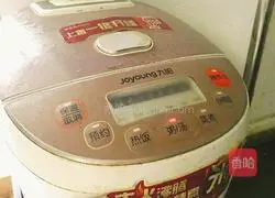 Illustration of how to make pineapple glutinous rice porridge 6