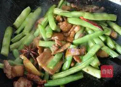 Illustration of how to make braised beans and noodles 5