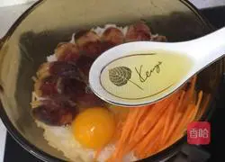Illustration of how to make sausage and cured clay pot rice 6
