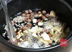 Illustration of how to make eight-treasure porridge for whitening and removing spots 1