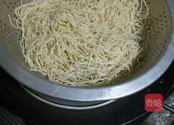 Illustration of Sichuan style cold noodles 1