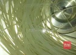 Illustration of how to make mutton soup noodles 1