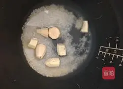 Illustration of how to make sweet potato porridge 5