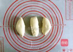 Illustration of how to make butterfly rolls 2