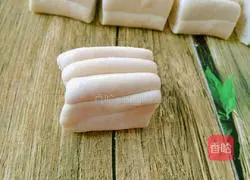 Illustration of how to make peanut butter flower rolls 7