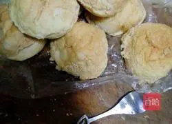 Illustration of how to make small burgers 1