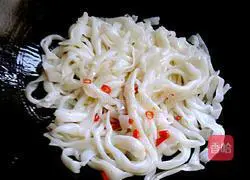 Stir-fry Illustration of how to make rice noodles 5