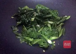 Illustration of how to make wet fried rice noodles 9