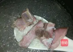 Illustration of how to make smoked pork ribs porridge 4