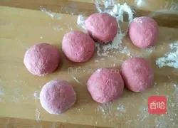 Illustration of how to make flower rolls 7