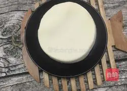 Illustration of how to make pot stickers with chive filling 2