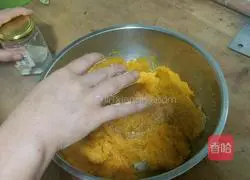 Pumpkin Flower Roll Illustration of how to do it 2