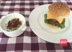 Illustration of how to make beef burgers 8