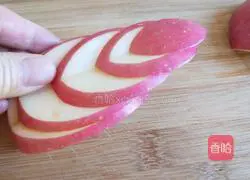 Illustration of how to display the fruit and peacock in full bloom during the Lantern Festival on the 15th day of the first lunar month 3