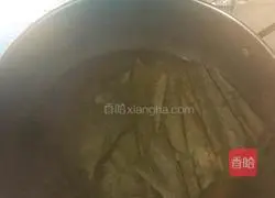 Illustration of how to make lotus leaf and purple sweet potato porridge 4