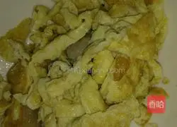 Illustration of how to make cold egg shredded noodles 4