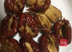 Illustration of making glutinous rice cake with dates 5