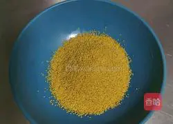 Illustration of how to make millet and shrimp porridge 1