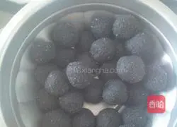 Illustration of how to make delicious sesame yuanxiao 3